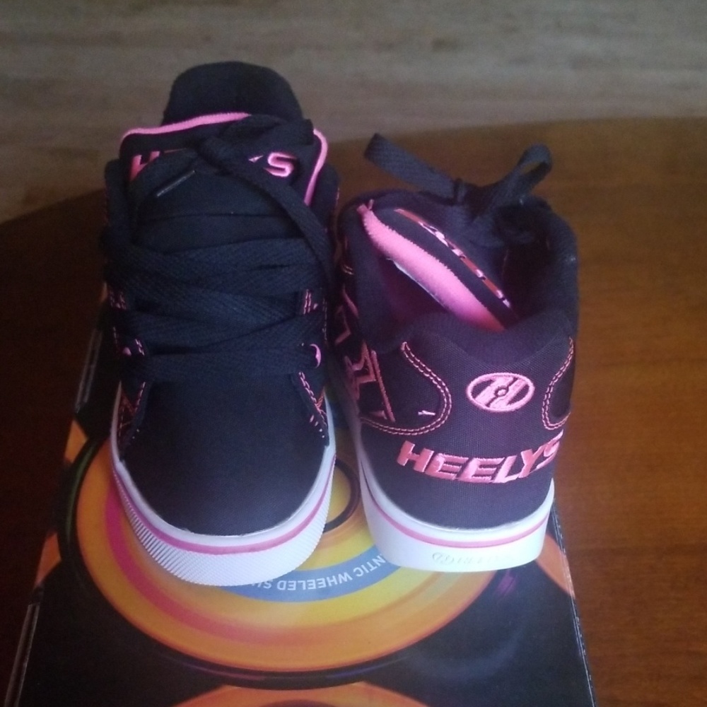 Heelys - Picture 2 of 2